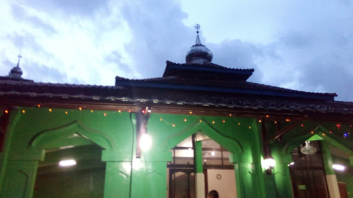Masjid Baitussalam: Tempat Ibadah yang Menyatu dengan Kehidupan Warga Cilacap